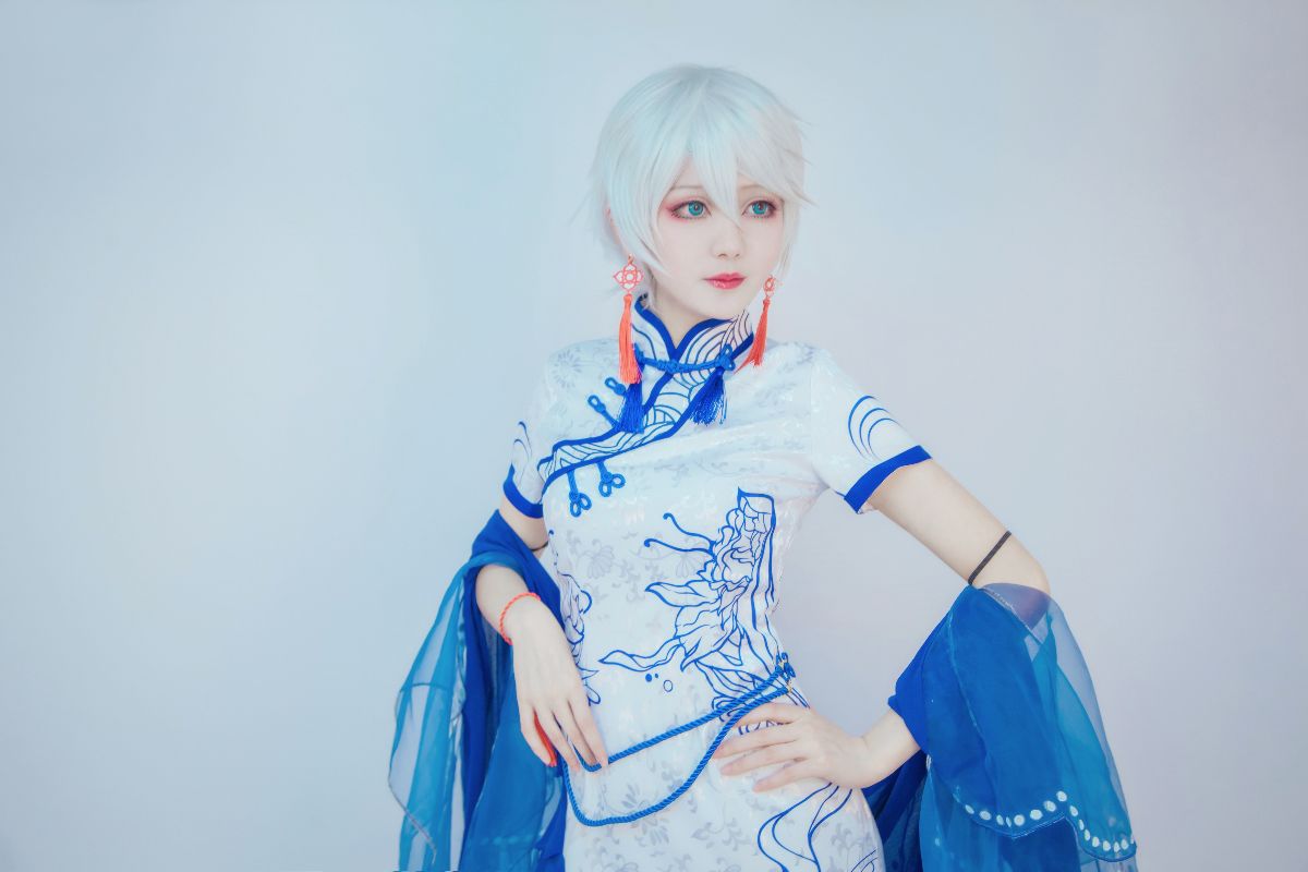 "Gia đình Vocaloid" Yan anh ấy có màu xanh và trắng sứ Cheongsam c o s p l a y