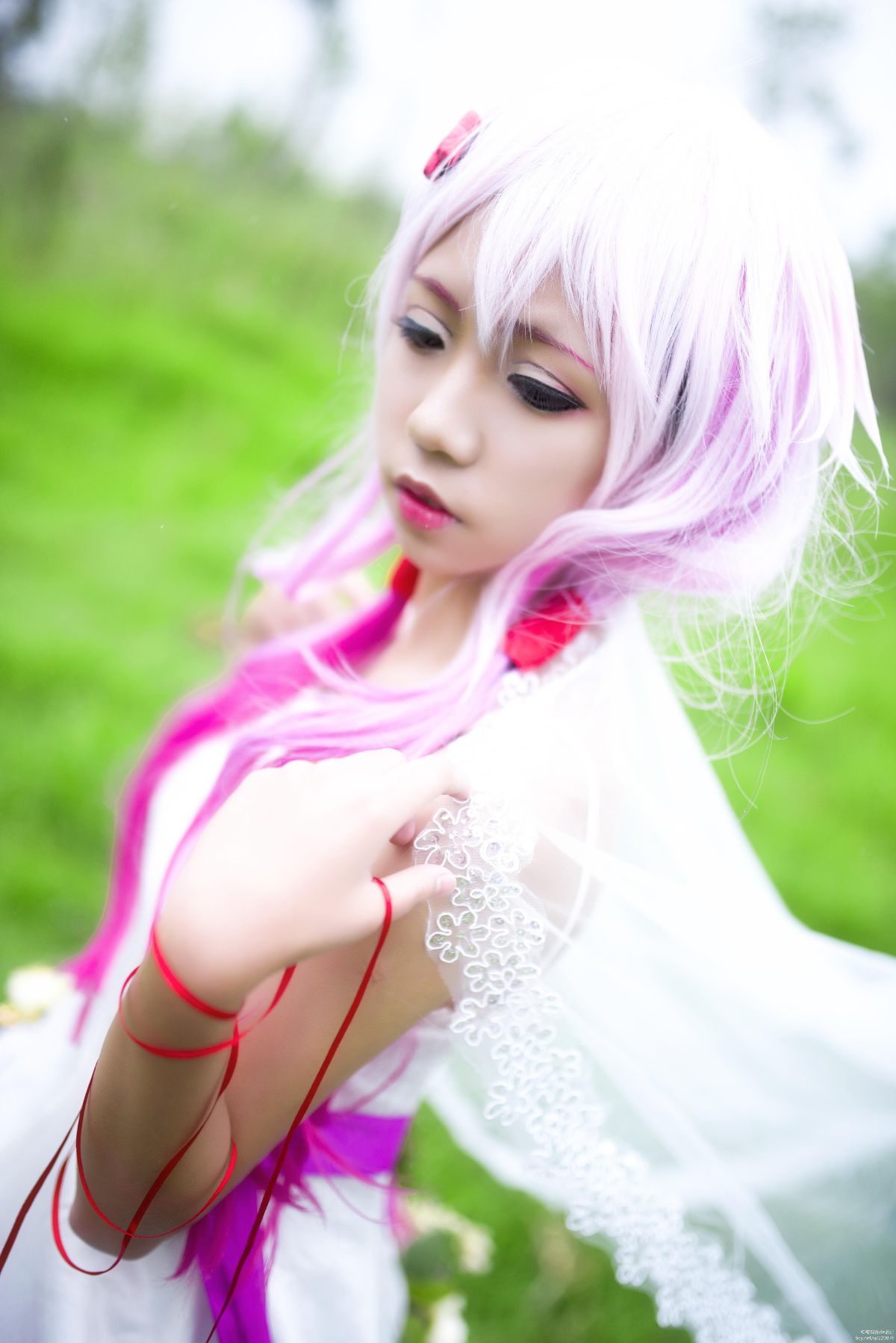 "Vương miện tội lỗi" cầu nguyện cho những bông hoa trắng c o s p l a y