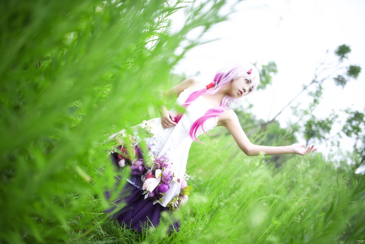 "Vương miện tội lỗi" cầu nguyện cho những bông hoa trắng c o s p l a y