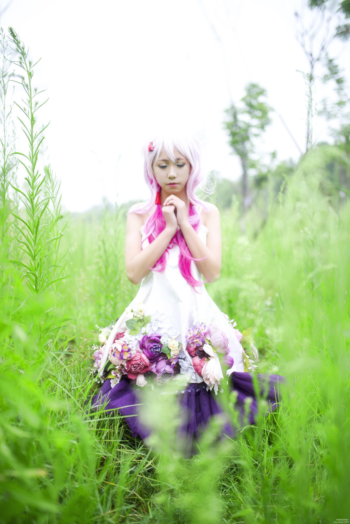 "Vương miện tội lỗi" cầu nguyện cho những bông hoa trắng c o s p l a y