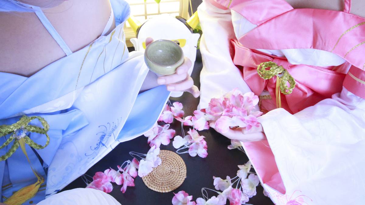 "Cuộc sống ở một thế giới khác từ đầu" Lễ hội Ramrem Kimono c o s p l a y