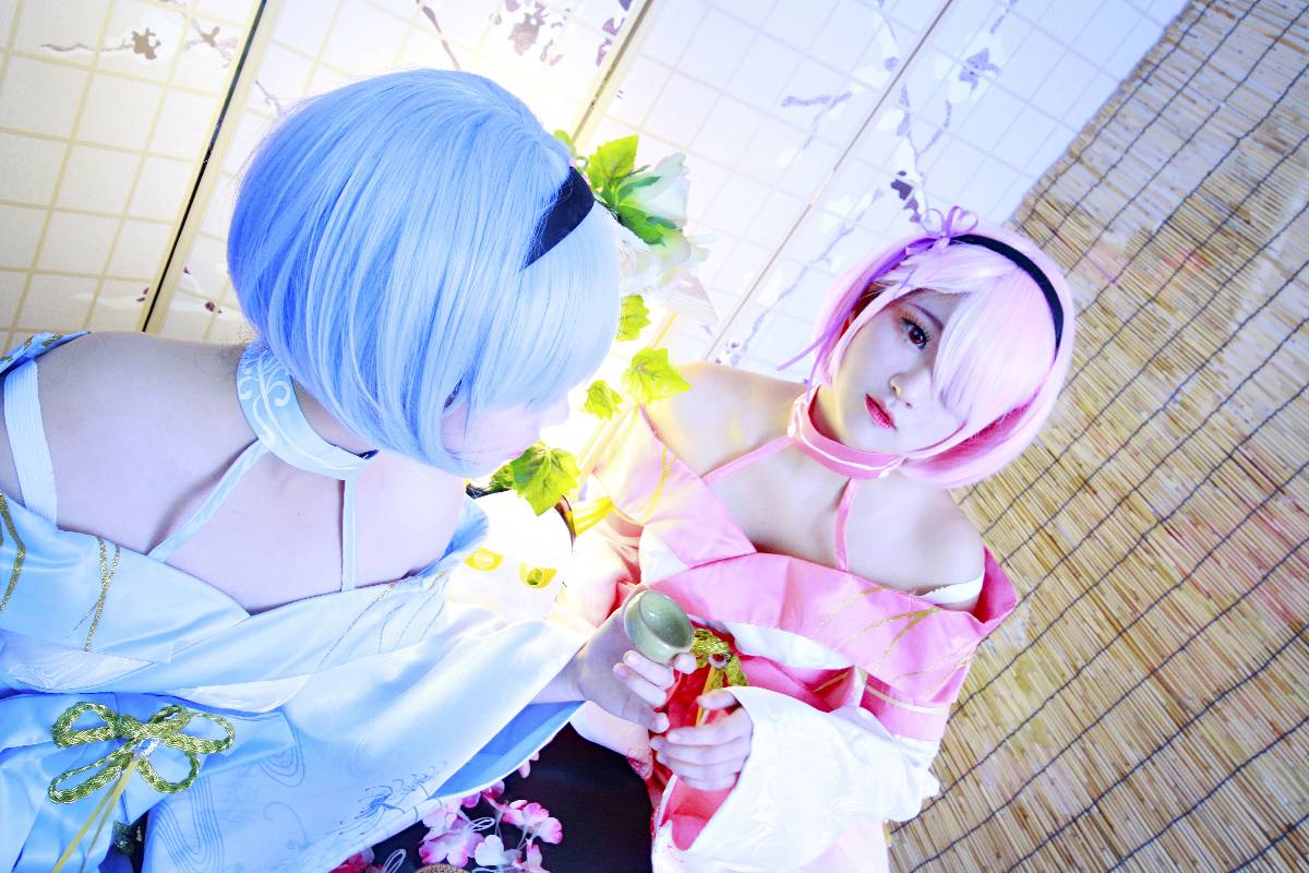 "Cuộc sống ở một thế giới khác từ đầu" Lễ hội Ramrem Kimono c o s p l a y