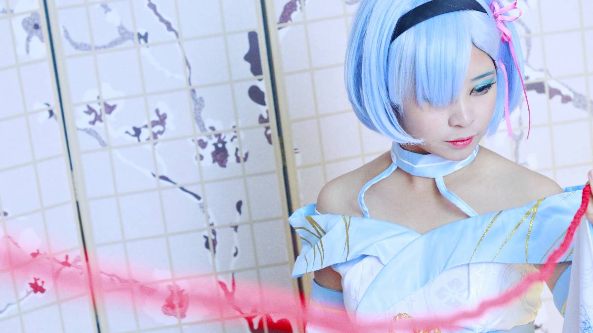 "Cuộc sống ở một thế giới khác từ đầu" Lễ hội Ramrem Kimono c o s p l a y