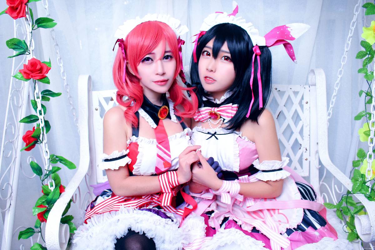 Tình yêu đến uống trà chiều với những người giúp việc c o s p l a y