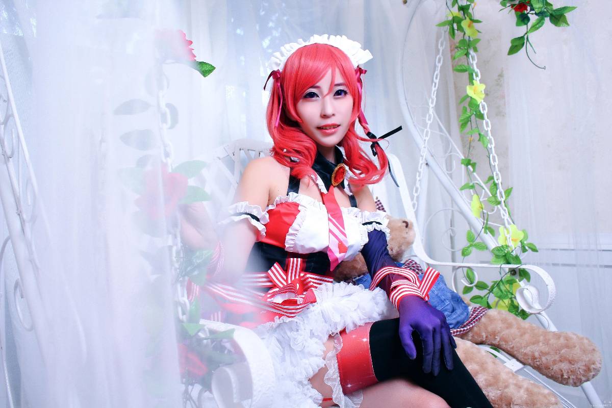 Tình yêu đến uống trà chiều với những người giúp việc c o s p l a y