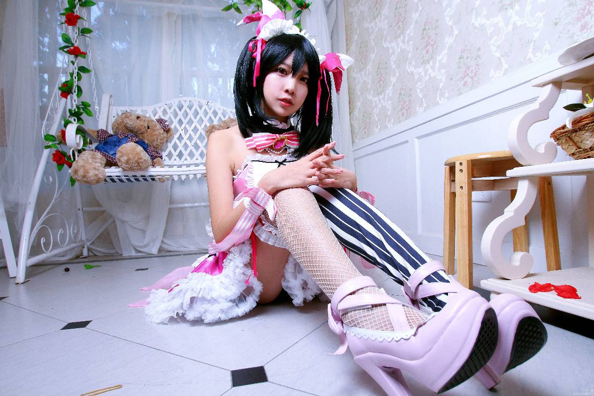 Tình yêu đến uống trà chiều với những người giúp việc c o s p l a y