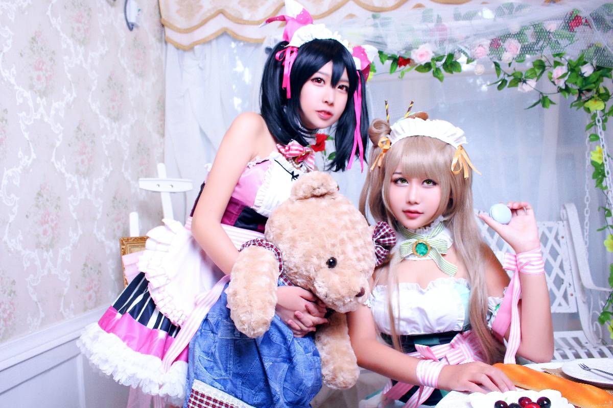 Tình yêu đến uống trà chiều với những người giúp việc c o s p l a y