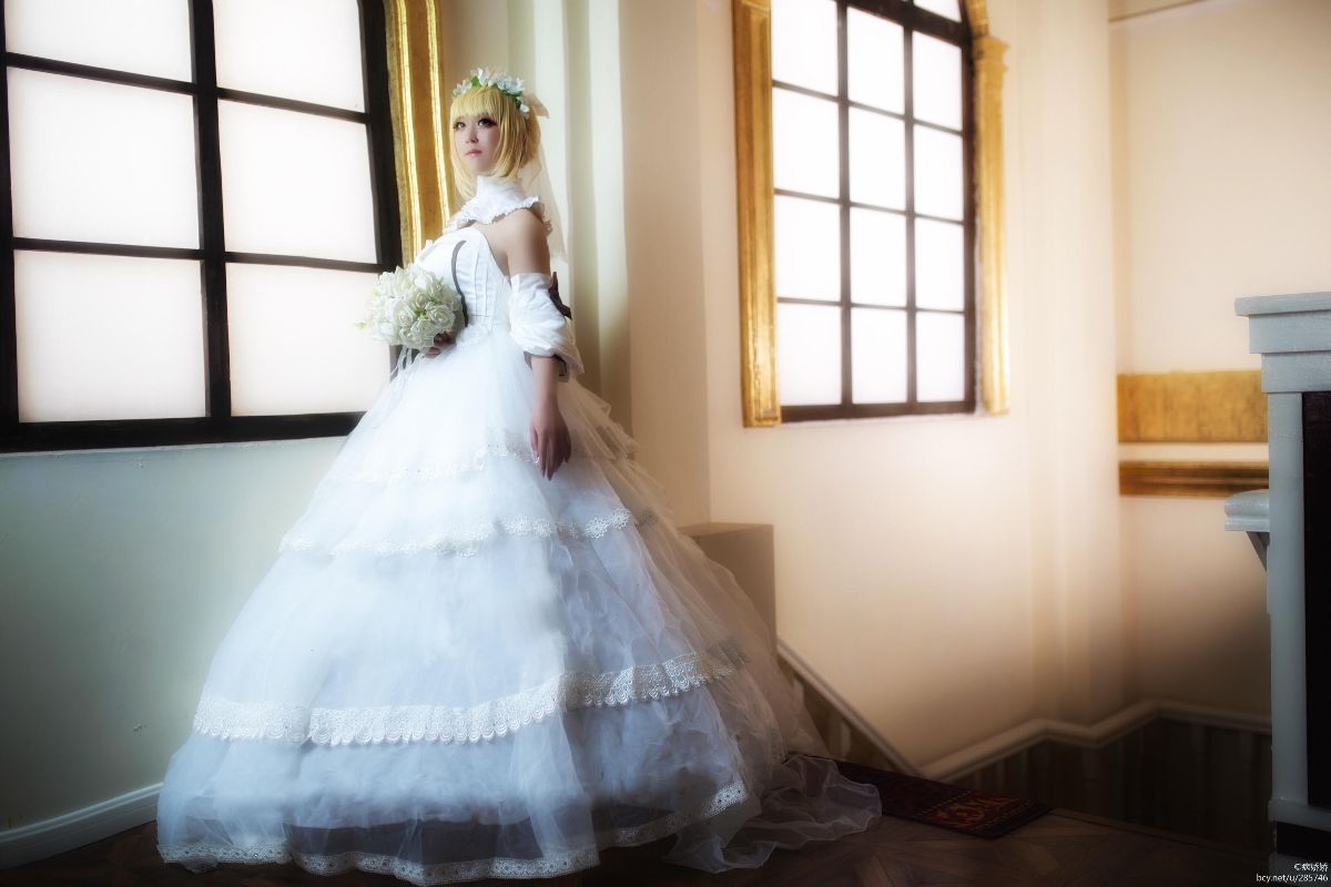"Fate Stay Night" Saber Lily Fan Wedding Cosplay