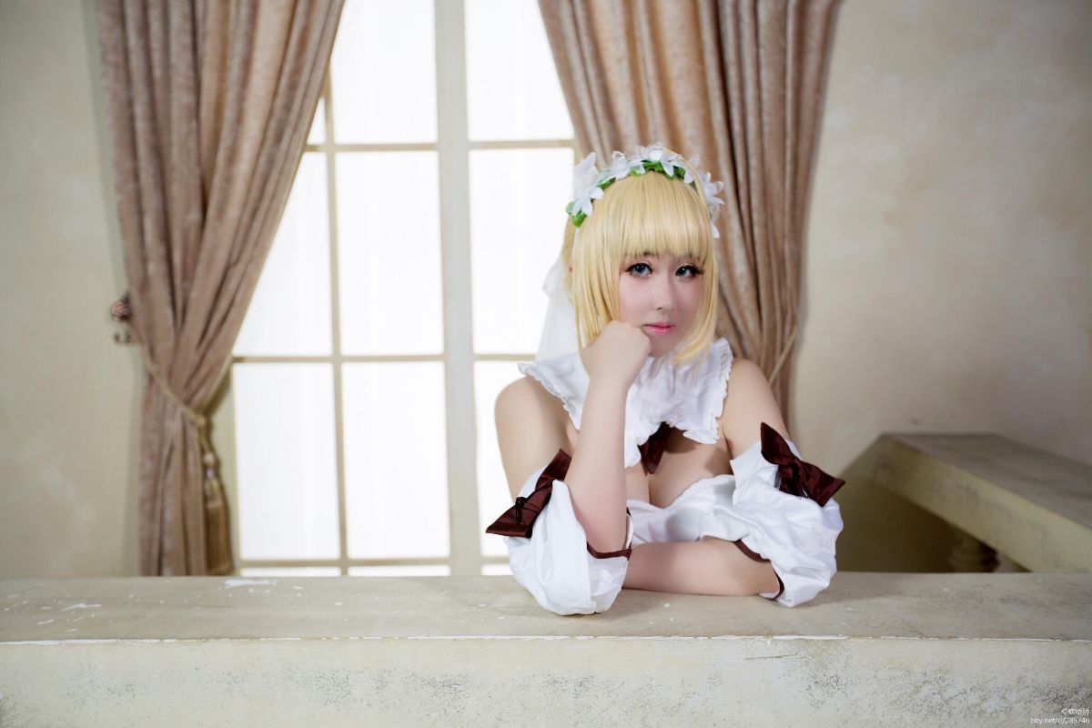 "Fate Stay Night" Saber Lily Fan Wedding Cosplay