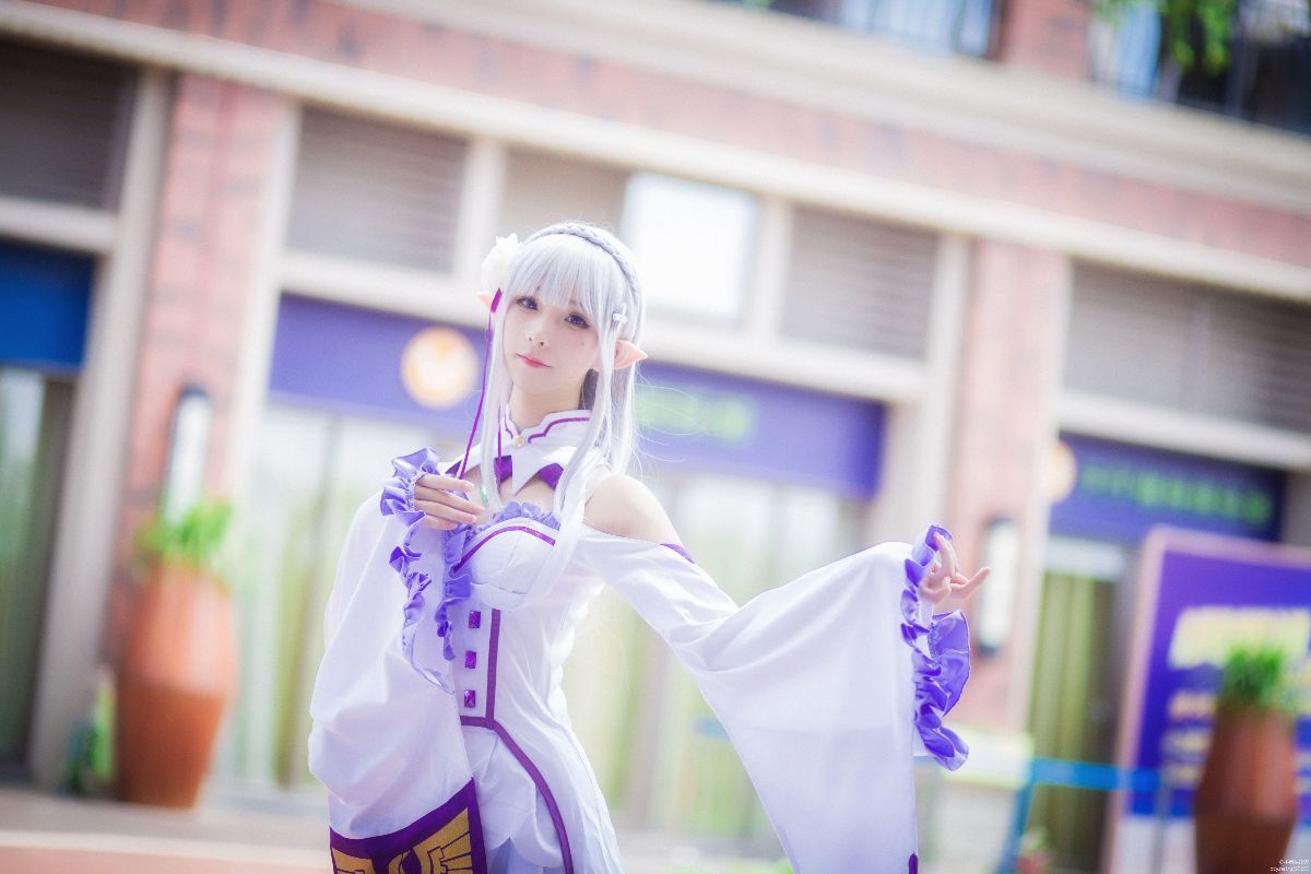 "Từ điểm" Emilya c o s p l a y