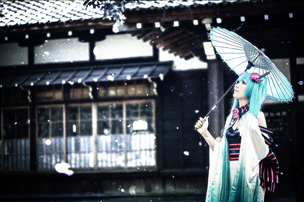 Phiên bản quốc ca kỳ lạ "Hatin Miku" cos