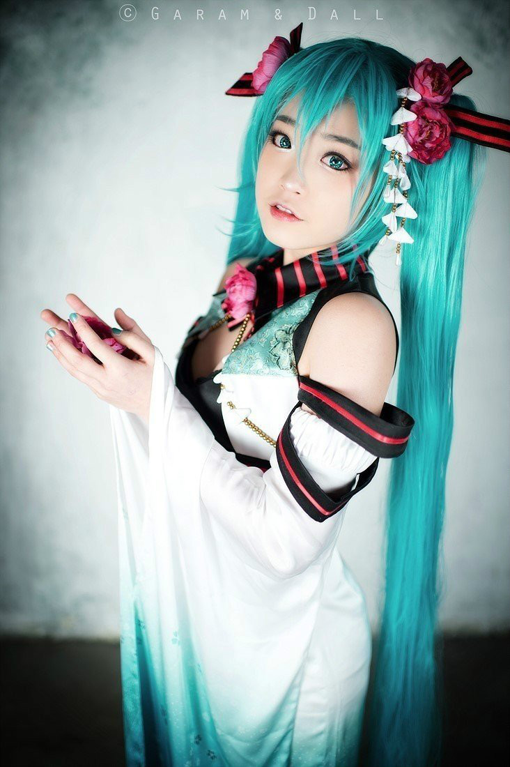 Phiên bản quốc ca kỳ lạ "Hatin Miku" cos
