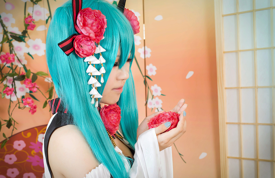 Phiên bản quốc ca kỳ lạ "Hatin Miku" cos