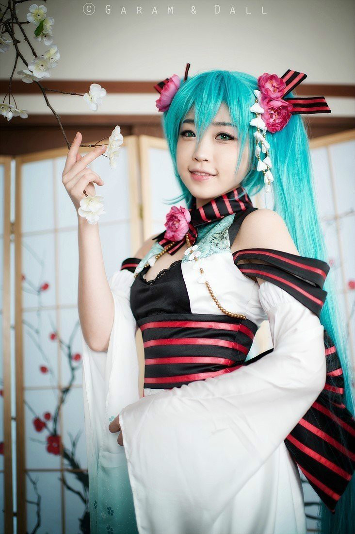 Phiên bản quốc ca kỳ lạ "Hatin Miku" cos