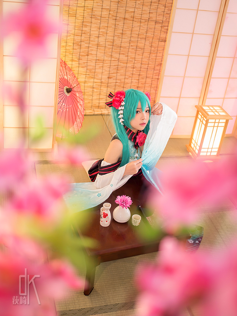 Phiên bản quốc ca kỳ lạ "Hatin Miku" cos