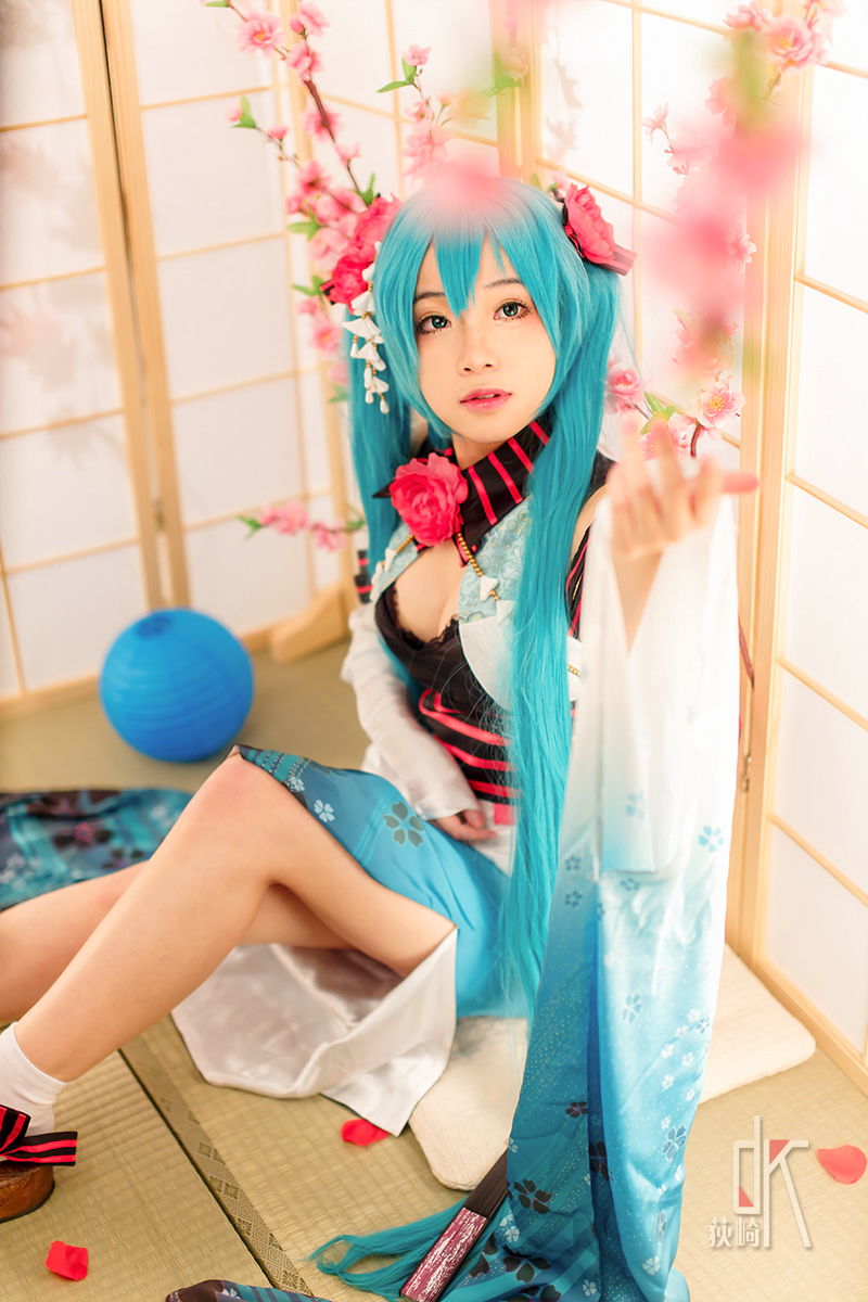 Phiên bản quốc ca kỳ lạ "Hatin Miku" cos