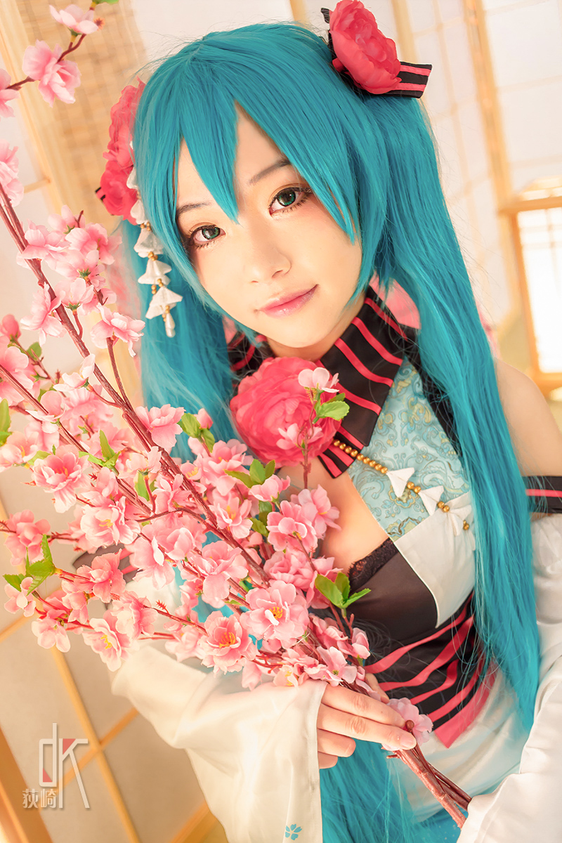 Phiên bản quốc ca kỳ lạ "Hatin Miku" cos