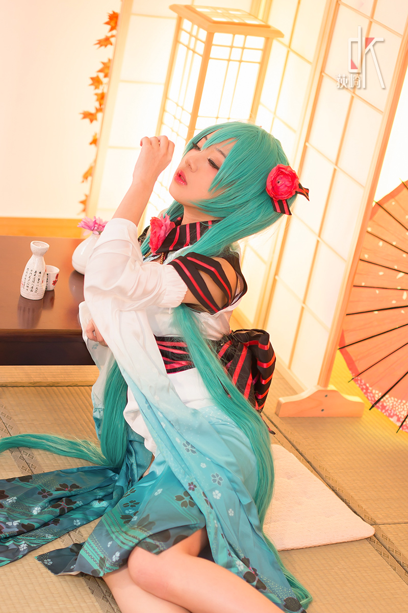 Phiên bản quốc ca kỳ lạ "Hatin Miku" cos