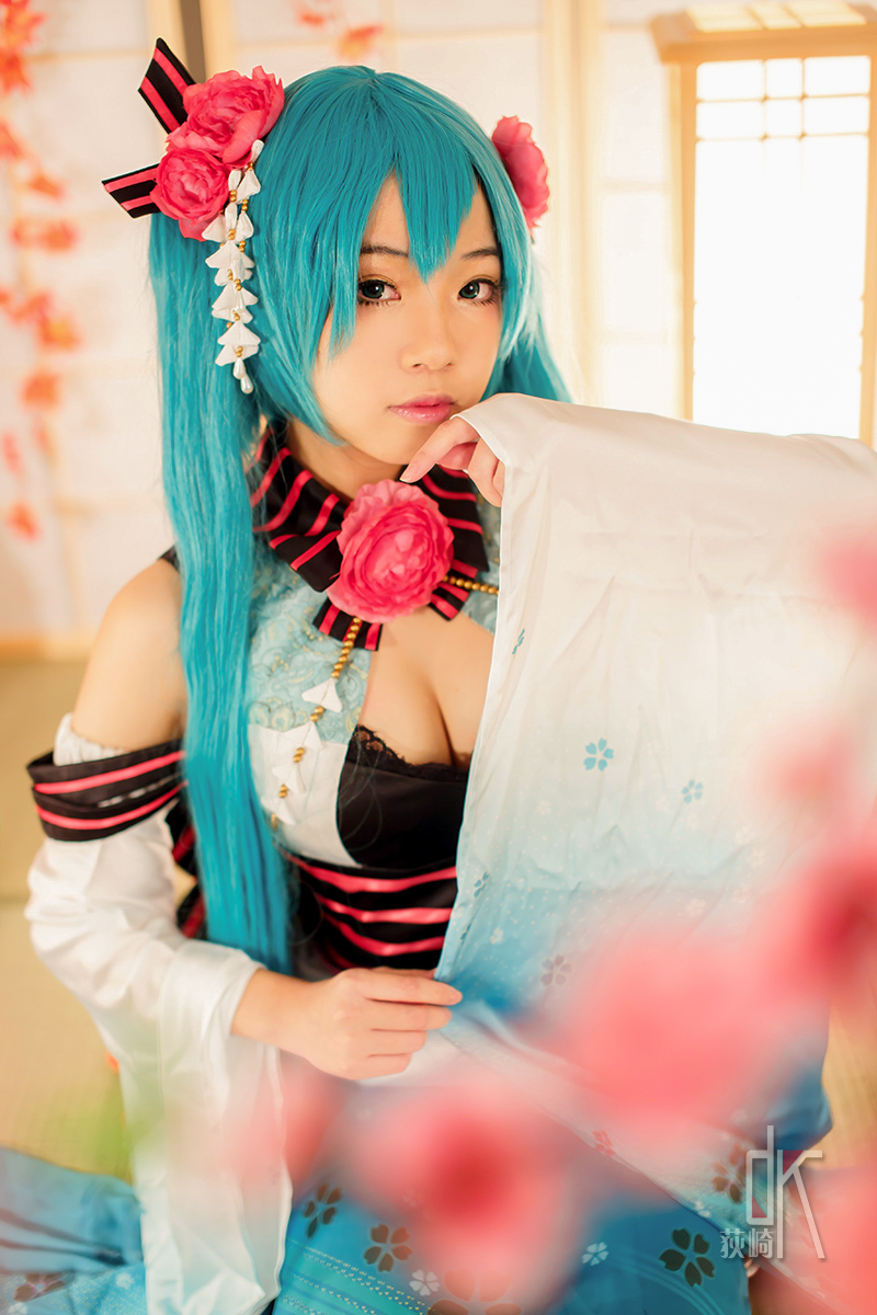 Phiên bản quốc ca kỳ lạ "Hatin Miku" cos