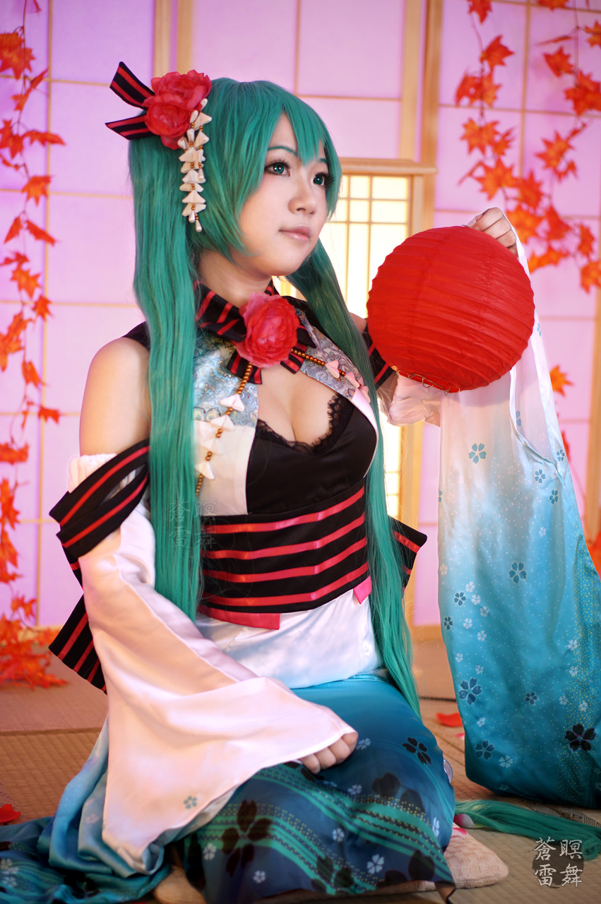 Phiên bản quốc ca kỳ lạ "Hatin Miku" cos