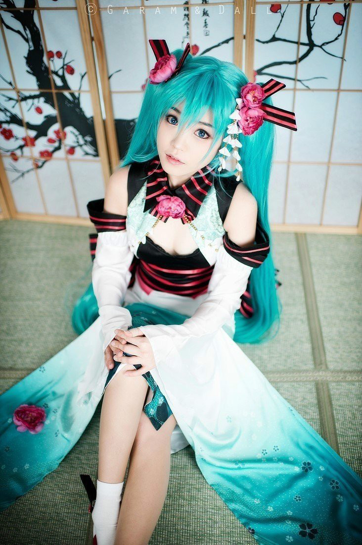 Phiên bản quốc ca kỳ lạ "Hatin Miku" cos
