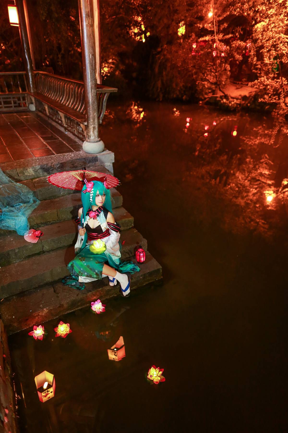 Phiên bản quốc ca kỳ lạ "Hatin Miku" cos