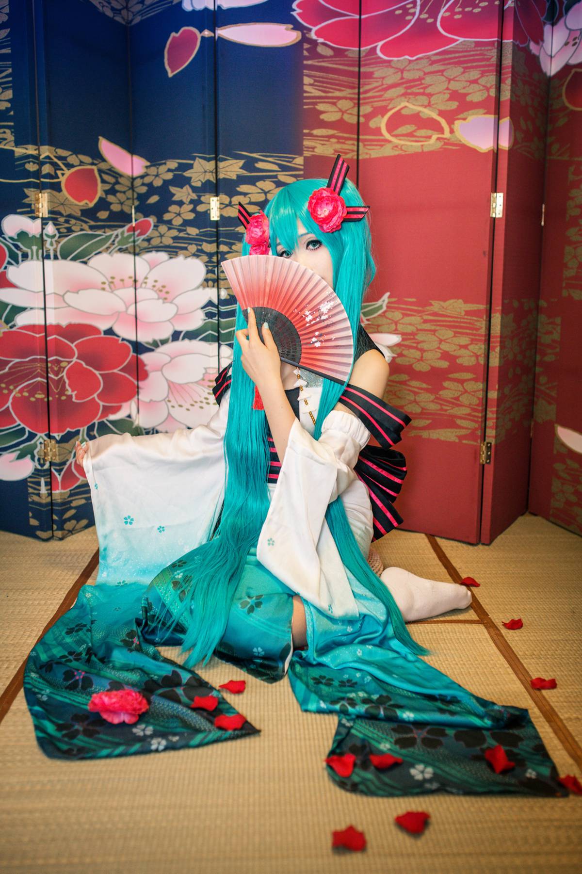 Phiên bản quốc ca kỳ lạ "Hatin Miku" cos