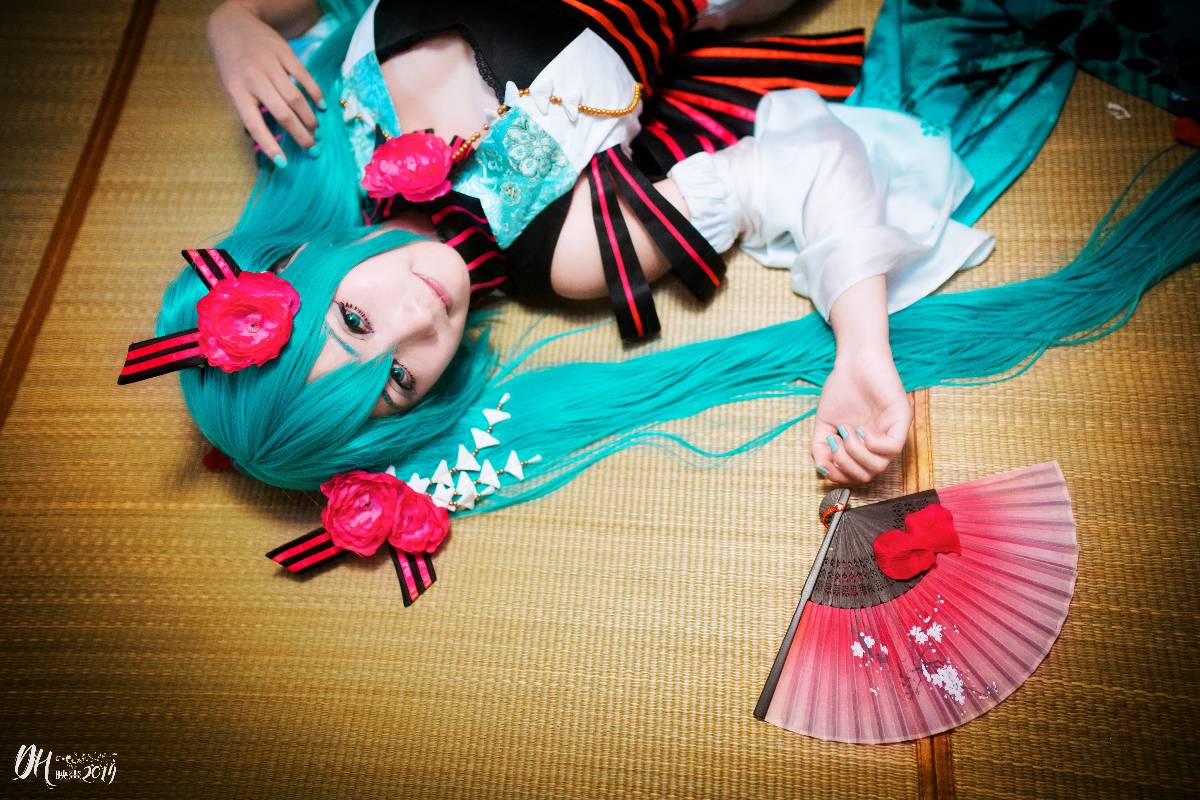 Phiên bản quốc ca kỳ lạ "Hatin Miku" cos