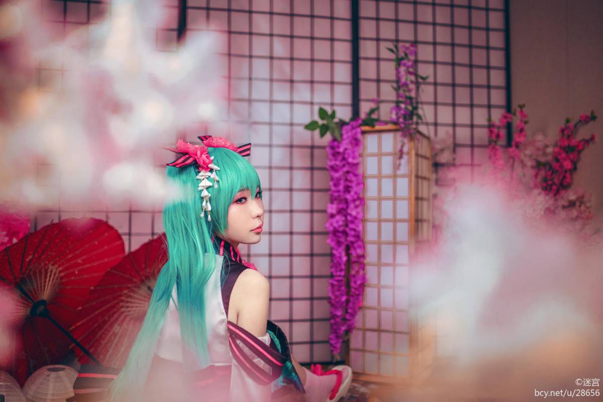 Phiên bản quốc ca kỳ lạ "Hatin Miku" cos
