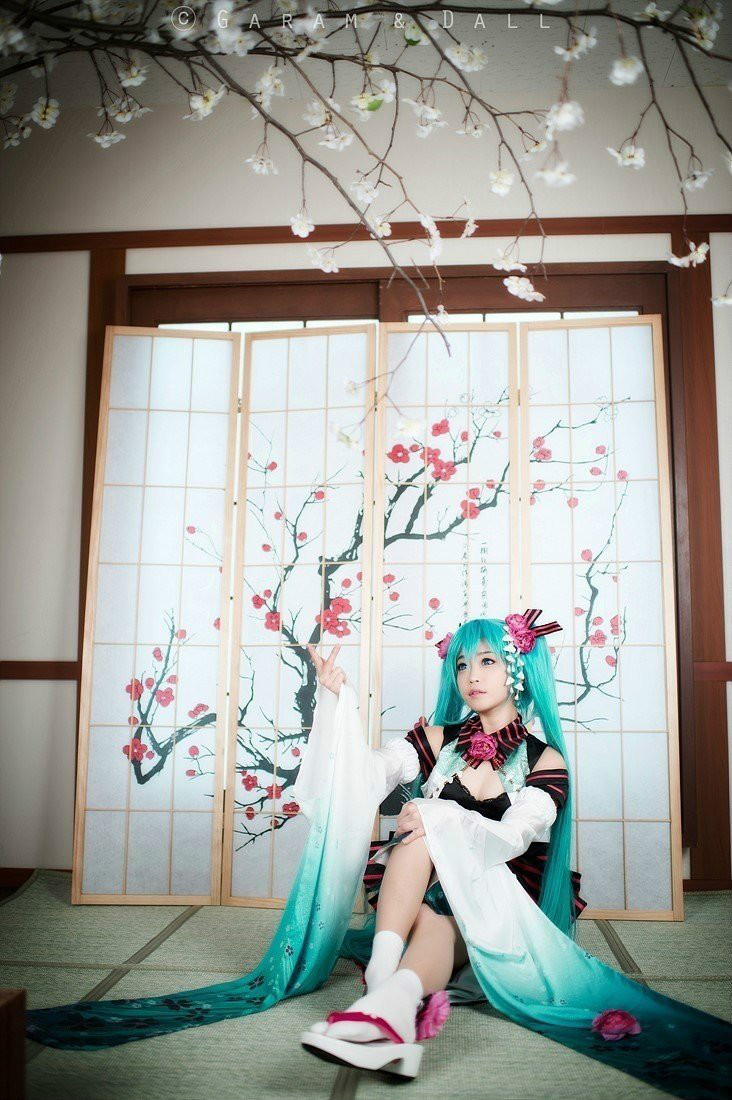 Phiên bản quốc ca kỳ lạ "Hatin Miku" cos