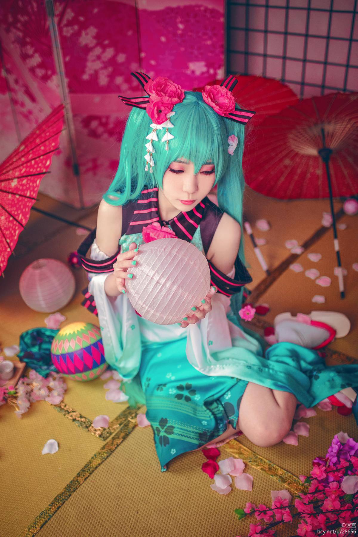 Phiên bản quốc ca kỳ lạ "Hatin Miku" cos