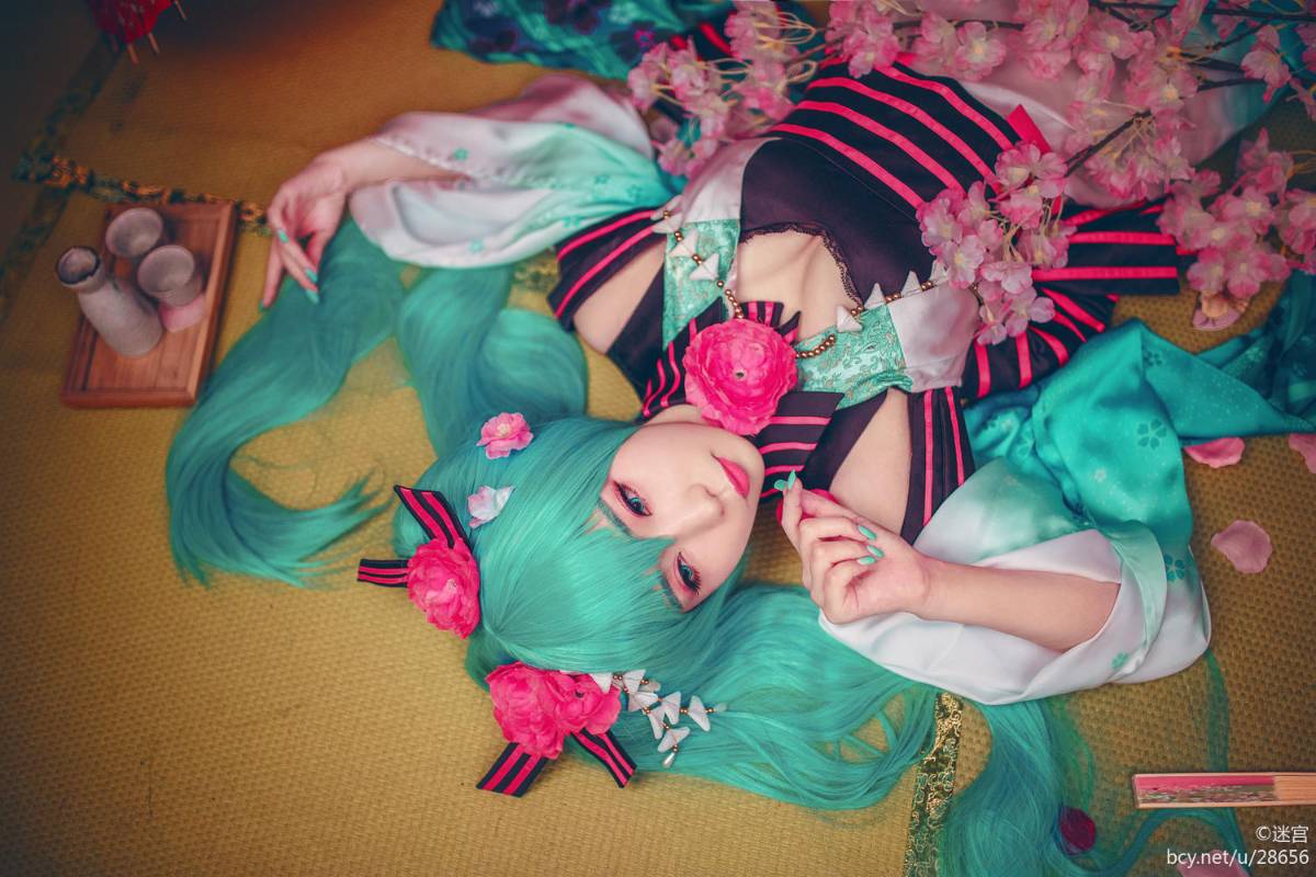 Phiên bản quốc ca kỳ lạ "Hatin Miku" cos