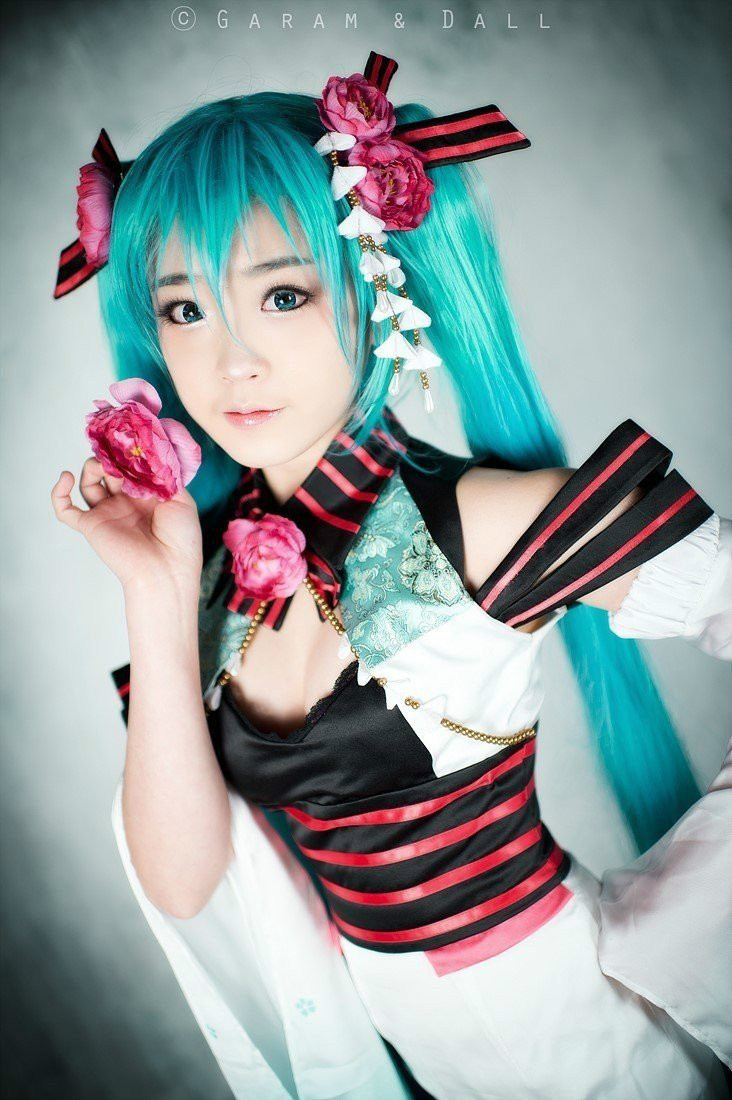 Phiên bản quốc ca kỳ lạ "Hatin Miku" cos