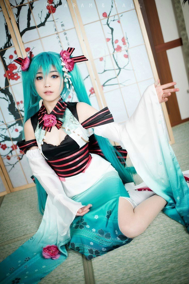 Phiên bản quốc ca kỳ lạ "Hatin Miku" cos