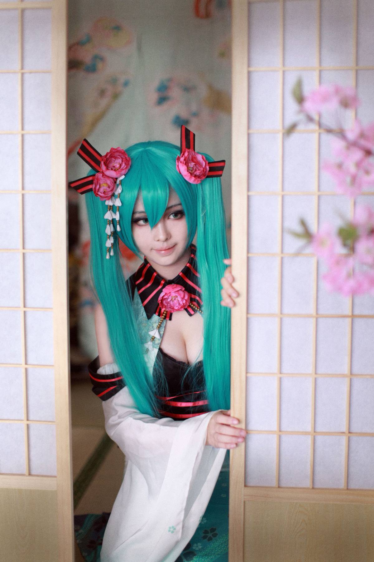 Phiên bản quốc ca kỳ lạ "Hatin Miku" cos
