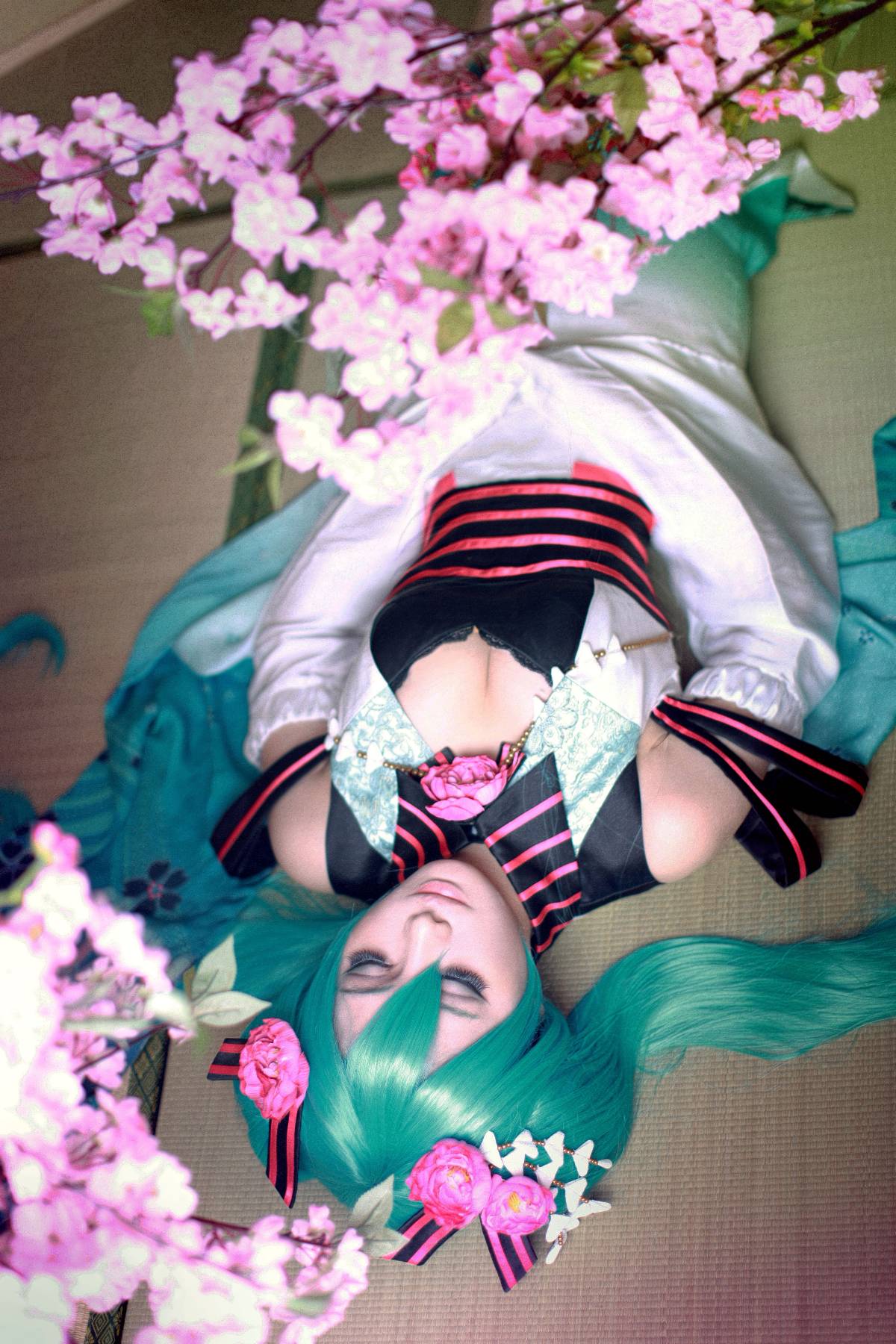 Phiên bản quốc ca kỳ lạ "Hatin Miku" cos