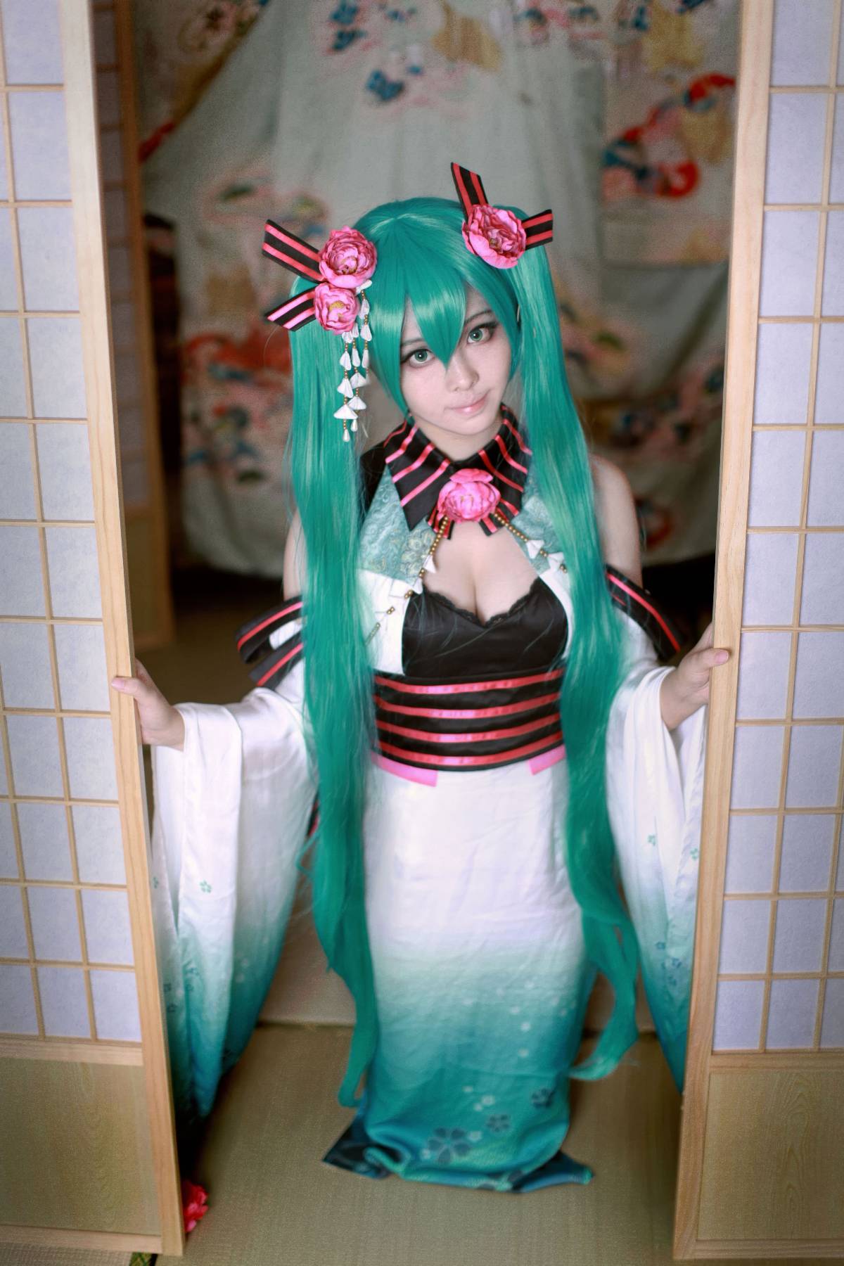 Phiên bản quốc ca kỳ lạ "Hatin Miku" cos