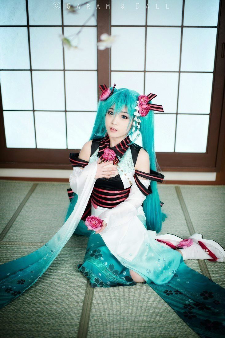 Phiên bản quốc ca kỳ lạ "Hatin Miku" cos