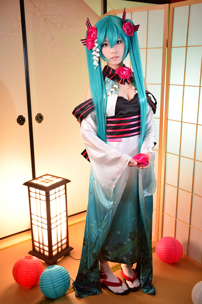 Phiên bản quốc ca kỳ lạ "Hatin Miku" cos