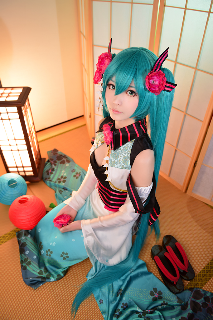 Phiên bản quốc ca kỳ lạ "Hatin Miku" cos