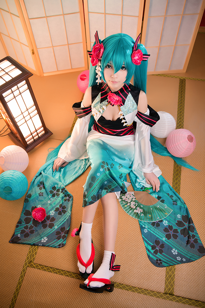 Phiên bản quốc ca kỳ lạ "Hatin Miku" cos