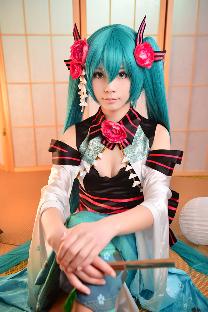 Phiên bản quốc ca kỳ lạ "Hatin Miku" cos