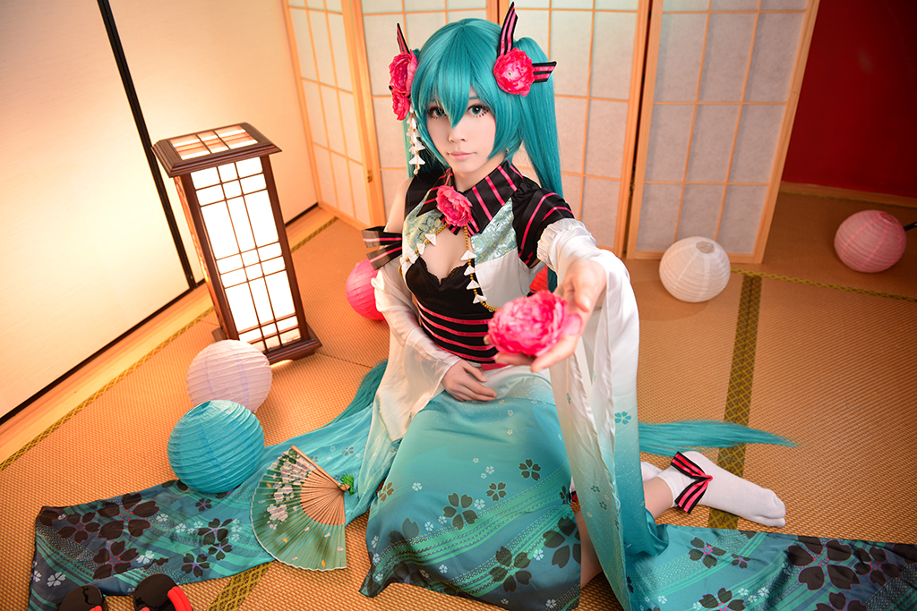 Phiên bản quốc ca kỳ lạ "Hatin Miku" cos