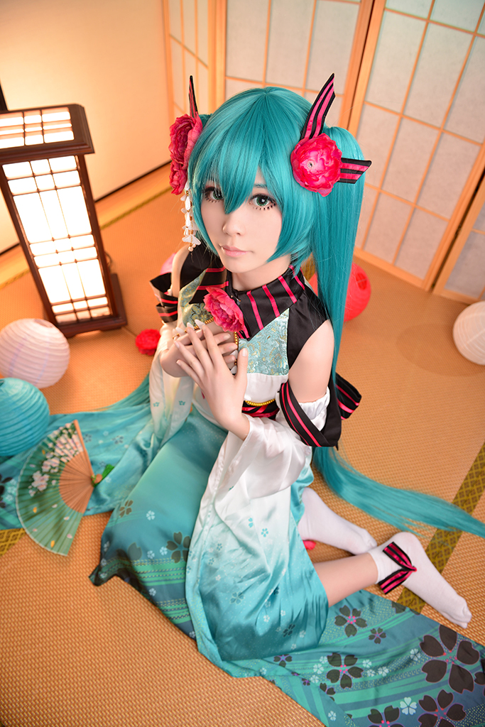 Phiên bản quốc ca kỳ lạ "Hatin Miku" cos