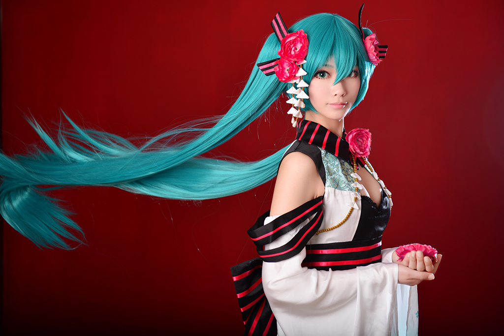 Phiên bản quốc ca kỳ lạ "Hatin Miku" cos