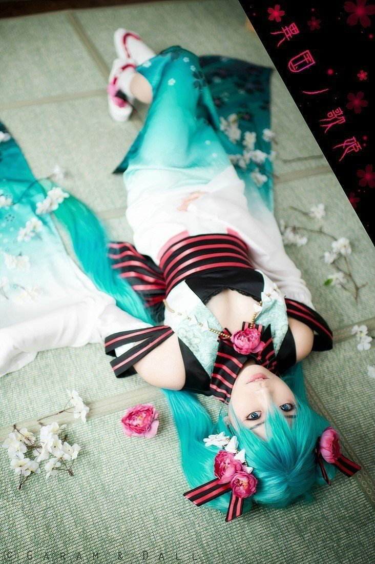 Phiên bản quốc ca kỳ lạ "Hatin Miku" cos