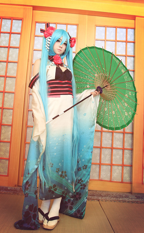 Phiên bản quốc ca kỳ lạ "Hatin Miku" cos