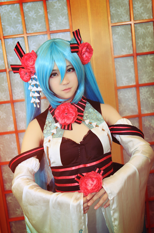 Phiên bản quốc ca kỳ lạ "Hatin Miku" cos