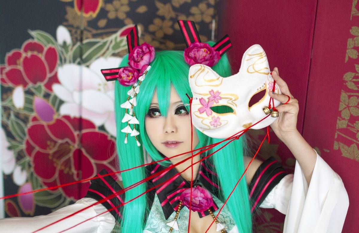 Phiên bản quốc ca kỳ lạ "Hatin Miku" cos