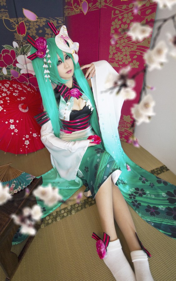 Phiên bản quốc ca kỳ lạ "Hatin Miku" cos